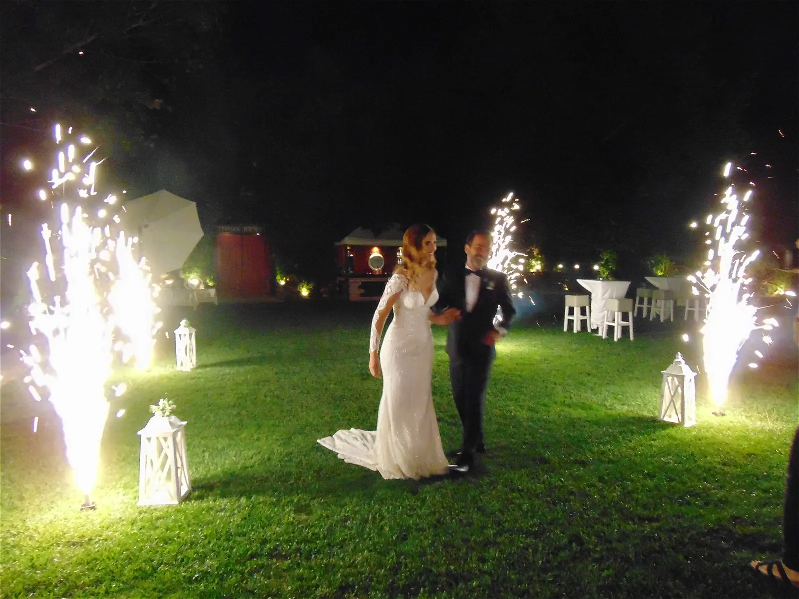 First dance with fountain fireworks in the garden