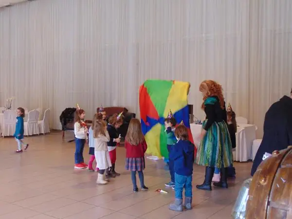 Kids' party parachute game
