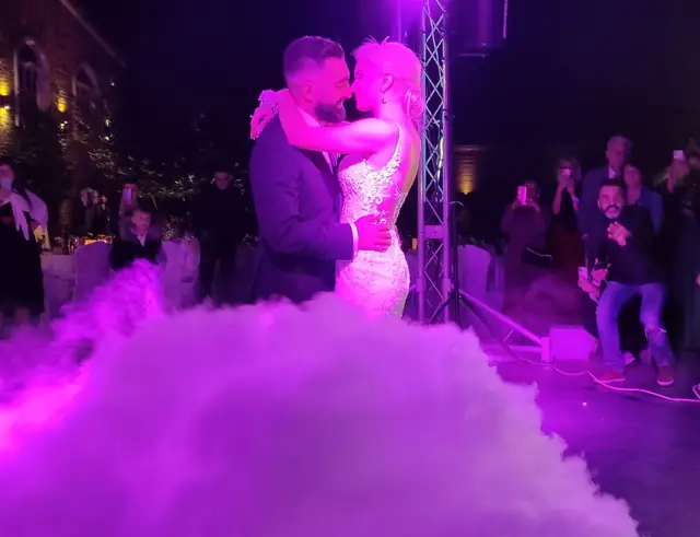 First dance with low-fog effect