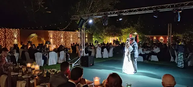 The couple's dance at night in the garden